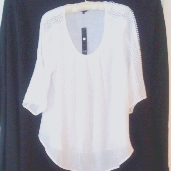 Unique Spectrum Tops - Unique Spectrum White Top- Lace detail - 1X - NWT!